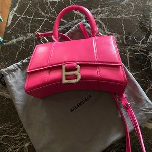 (SOLD) xs hourglass(SOLD)